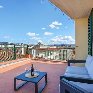 https://penthouse-with-big-terrace-in-oltrarno.it-tuscanyhotel.com
